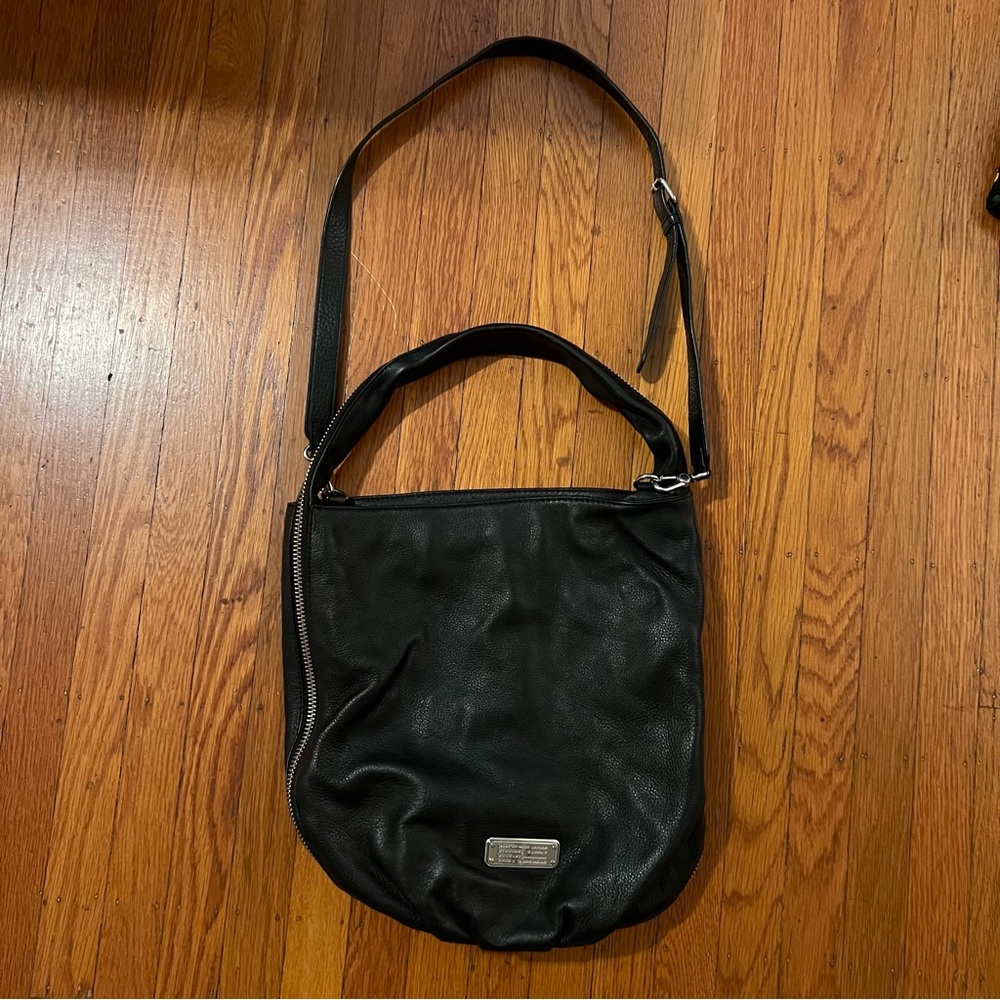 Marc by Marc Jacobs black leather hobo zip crossbody purse zippered EUC shoulder - Picture 7 of 10